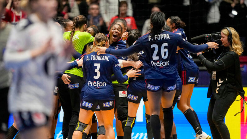 L'équipe de France féminine de hand a enfin battu la Norvège en compétition, qui plus est chez elle à Trondheim dimanche. (Photo : BEATE OMA DAHLE/NTB/AFP via Getty Images)