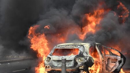 Deux-Sèvres: un jeune en garde à vue pour l’incendie de 25 voitures