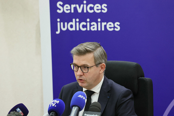 Le procureur de la République Jean-Baptiste Bladier lors d'une conférence de presse le 26 décembre 2023.  (Photo ALAIN JOCARD/AFP via Getty Images)