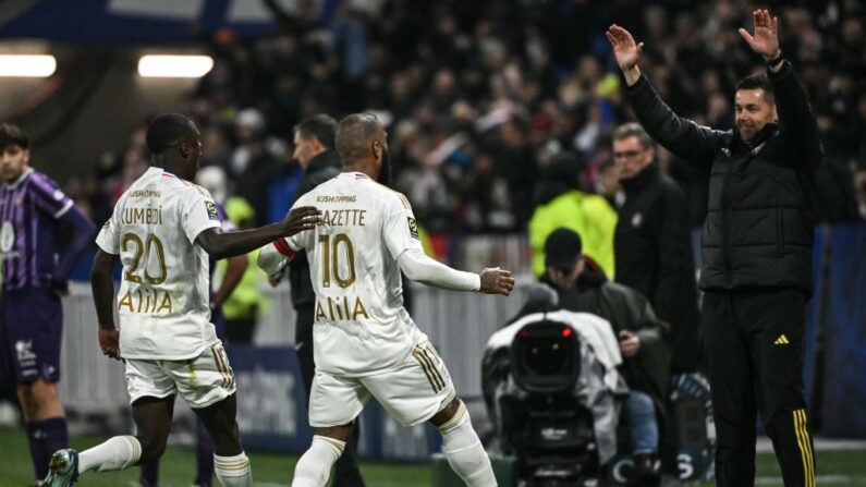 Pierre Sage restera l'entraîneur de Lyon pour le déplacement à Monaco, vendredi puis le match contre Nantes le 20 décembre. (Photo : OLIVIER CHASSIGNOLE/AFP via Getty Images)