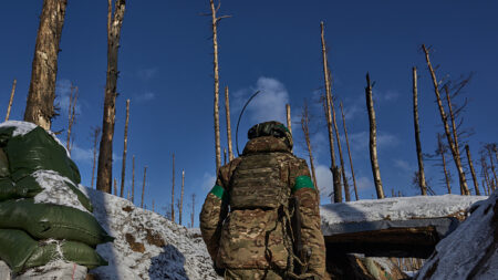 L’Ukraine a rapatrié les corps de 77 de ses soldats décédés