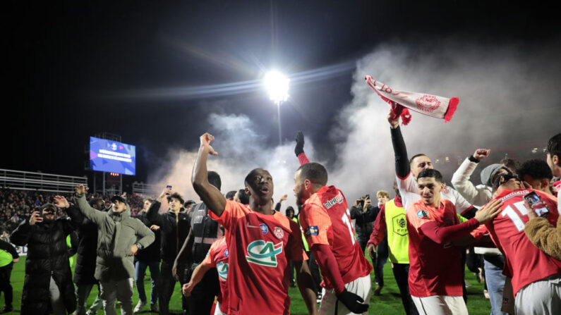 Le FC Rouen, club de National, a créé la sensation en éliminant Monaco, 5e de Ligue 1, jeudi et se hisse en quart de finale de la Coupe de France. (Photo : LOU BENOIST/AFP via Getty Images)