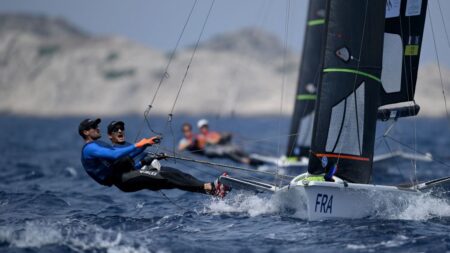 Voile: les Français Fischer et Pequin champions du monde de 49er