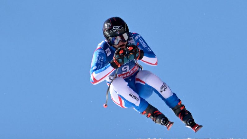 Deux mois après son doublé fou à Kitzbühel et un mois après sa chute à l'entraînement en Norvège, Cyprien Sarrazin rechausse les skis vendredi à Saalbach (Autriche) pour les deux dernières courses de l'hiver. (Photo : JOE KLAMAR/AFP via Getty Images)