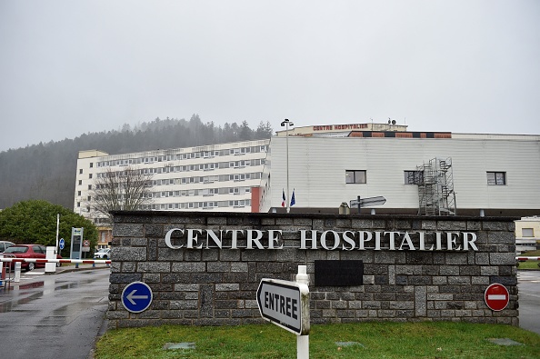 Une entrée de l'hôpital de Remiremont. (Photo JEAN-CHRISTOPHE VERHAEGEN/AFP via Getty Images)