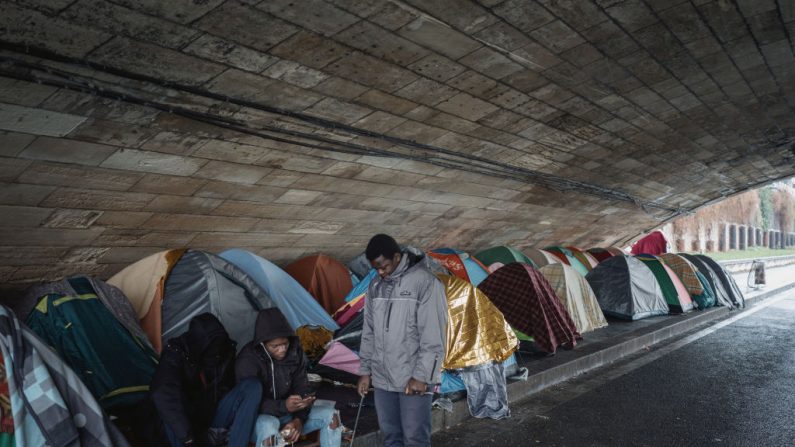 Les autorités parisiennes ont déclaré que 35 camps de migrants ont été démolis en 2023, contre 19 en 2022.  (Photo Samuel Aranda/Getty Images)