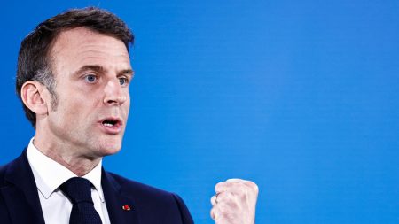 Législatives : un « large rassemblement clairement démocrate et républicain » contre le RN souhaité par Emmanuel Macron