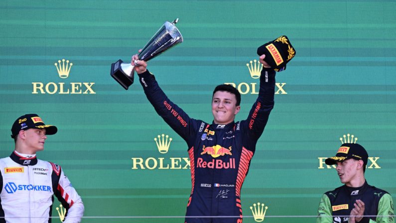 Isack Hadjar a remporté dimanche en Australie sa première victoire de la saison en Formule 2, à l'issue de la course principale sur le circuit de l'Albert Park à Melbourne. (Photo : WILLIAM WEST/AFP via Getty Images)