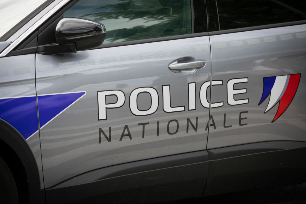 Refus d'obtempérer à Perpignan : un véhicule s'encastre dans un camion, un mort, un blessé