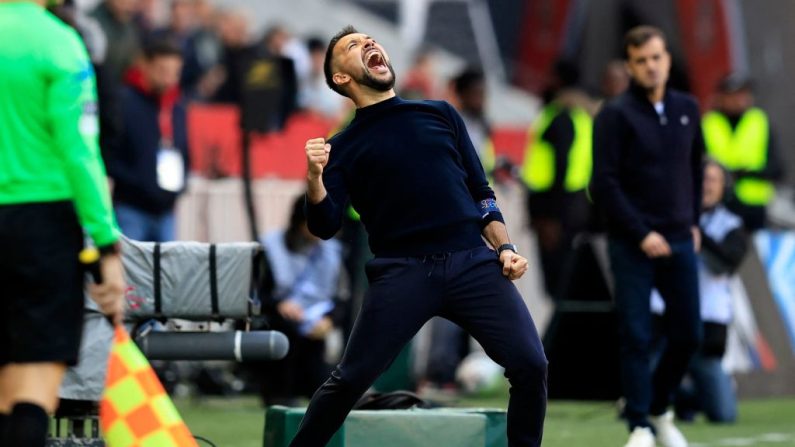 Francesco Farioli, l'entraîneur de Nice, a apprécié vivre "un moment important avec de l'émotion" vendredi après la victoire contre Le Havre (1-0). (Photo : VALERY HACHE/AFP via Getty Images)