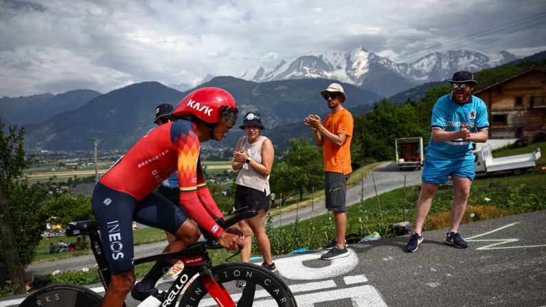 Le Colombien Egan Bernal, a annoncé mercredi sa participation au prochain Tour de France (29 juin-21 juillet), qu'il avait remporté en 2019, avant d'être victime d'un grave accident en janvier 2022. (Photo : ANNE-CHRISTINE POUJOULAT/AFP via Getty Images)