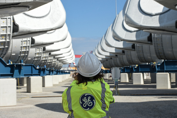 Un employé de General Electric à Saint-Nazaire, le 21 septembre 2021. (SEBASTIEN SALOM-GOMIS/AFP via Getty Images)