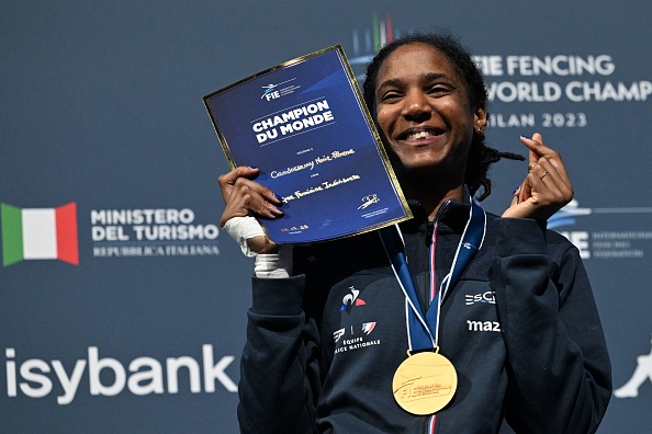 La médaillée d'or Marie-Florence Candassamy dans le cadre des Championnats du monde d'escrime de la FIE à Milan, le 25 juillet 2023. (Photo ANDREAS SOLARO/AFP via Getty Images)