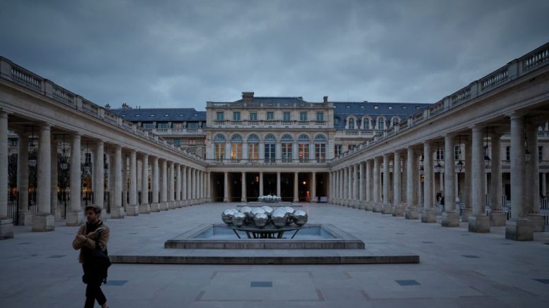 Vue du Palais Royal, où siègent les 9 membres du Conseil Constitutionnel, à Paris. 
( Crédit photo KIRAN RIDLEY/AFP via Getty Images)