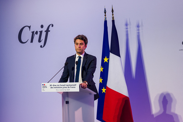 Le Premier ministre Gabriel Attal s'adresse au 38e dîner du CRIF, à Paris, le 06 mai 2024. (Photo RAPHAEL GOTHEIL/Hans Lucas/AFP via Getty Images)