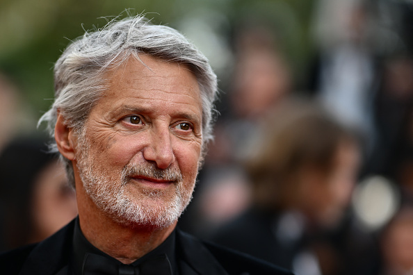 Antoine De Caunes au Festival de Cannes, le 24 mai 2024. (Photo LOIC VENANCE/AFP via Getty Images)