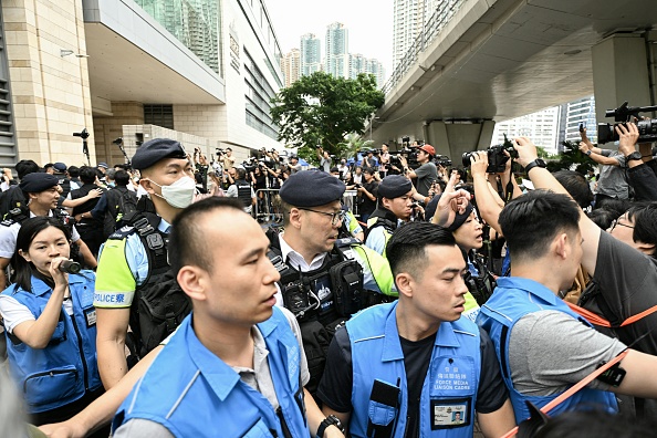Un tribunal de Hong Kong a déclaré 14 personnes coupables de subversion le 30 mai, au début d'une audience de verdict dans la plus grande affaire de la ville contre le bloc pro-démocratique depuis que la Chine a imposé une loi de sécurité nationale pour écraser la dissidence. (Photo  PETER PARKS/AFP via Getty Images)