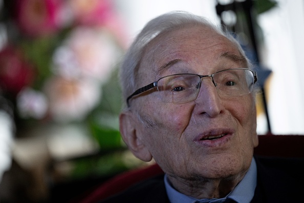 « Je n'allais pas rester en zone occupée, les bras croisés » a déclaré Jean Caillet, âgé de 100 ans. (Photo LOU BENOIST/AFP via Getty Images)