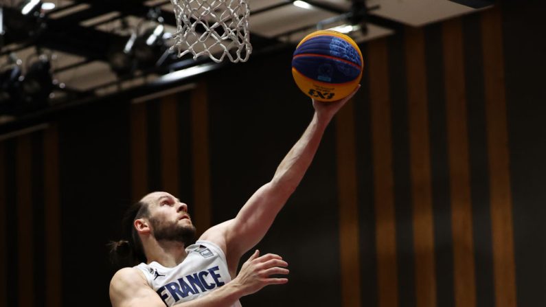 L'équipe de France masculine de basket 3x3 a décroché son billet pour les Jeux olympiques de Paris en se qualifiant dimanche pour la finale du tournoi de qualification de Debrecen (Hongrie). (Photo : Takashi Aoyama/Getty Images)