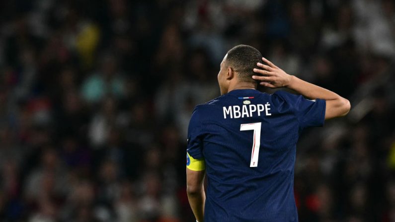Kylian Mbappé sera titulaire pour son dernier match avec le Paris SG samedi en finale de la Coupe de France contre Lyon à Villeneuve-d'Ascq, a indiqué vendredi son entraîneur Luis Enrique. (Photo : MIGUEL MEDINA/AFP via Getty Images)