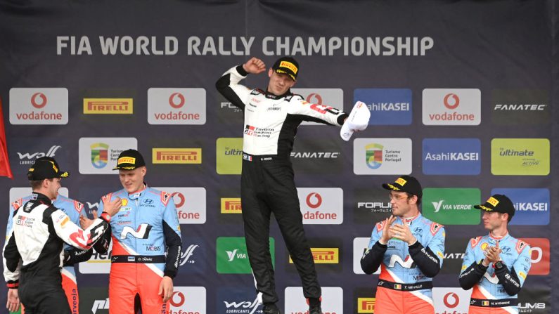 Record battu! Le Français Sébastien Ogier (Toyota) est devenu dimanche le détenteur du plus grand nombre de victoires (6) au rallye du Portugal en remportant l'édition 2024, à l'issue d'un weekend riche en rebondissements. (Photo : MIGUEL RIOPA/AFP via Getty Images)