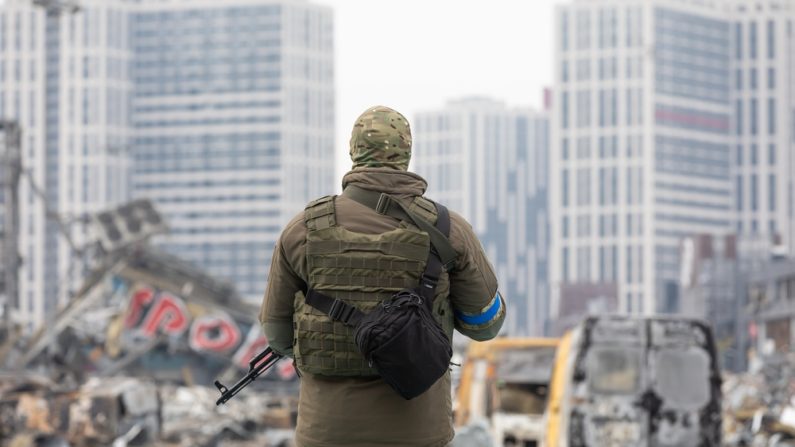 Centre commercial endommagé par des bombardements russes à Kiev, en Ukraine, le 21 mars 2022. (Shutterstock)