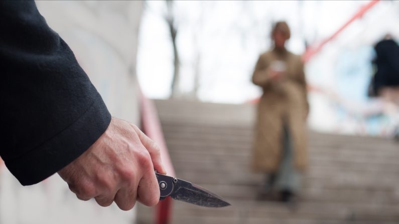 120 agressions au couteau sont commises chaque jour en France. (Photo: guruXOX/Shutterstock)