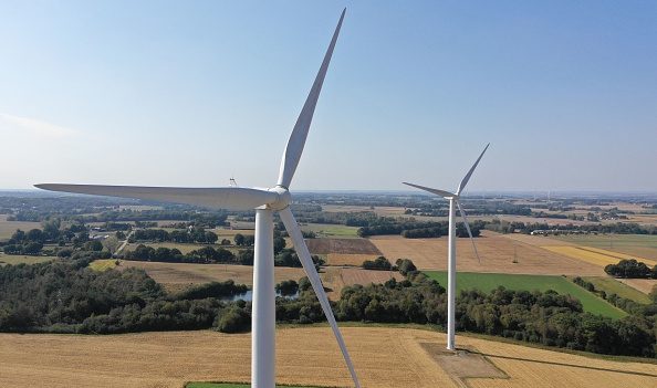 Bretagne : une association obtient le démantèlement de trois éoliennes après 16 ans de procédures, une première en France