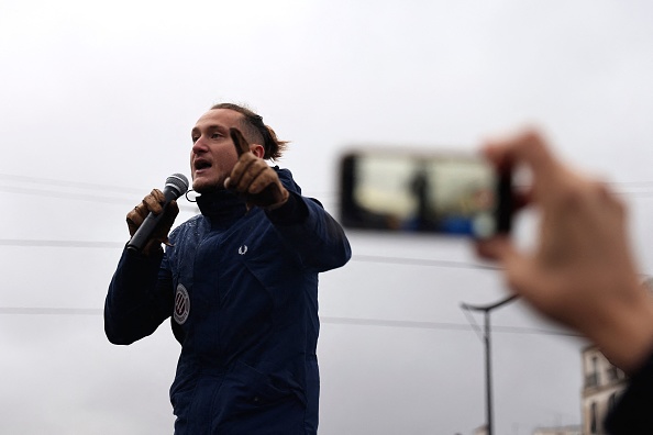 Le porte-parole de la Jeune Garde Antifasciste, Raphael Arnault, le 5 décembre 2021.  (SAMEER AL-DOUMY/AFP via Getty Images)