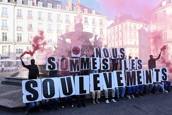 Les Soulèvements de la Terre manifestent contre la décision du gouvernement de dissoudre leur mouvement, à Nantes le 19 avril 2023. (Photo SEBASTIEN SALOM-GOMIS/AFP via Getty Images)