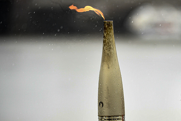 La flamme olympique.  (CHRISTOPHE ARCHAMBAULT/AFP via Getty Images)