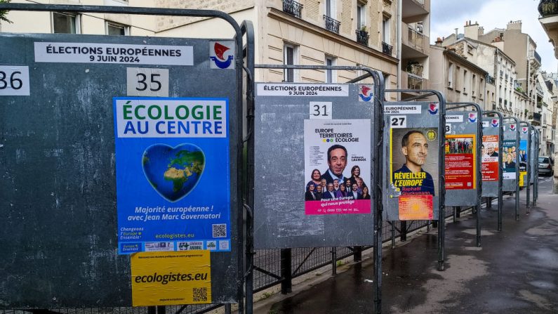 Des panneaux électoraux de campagne pour les élections européennes du 9 juin à Paris. (RICCARDO MILANI/Hans Lucas/AFP via Getty Images)