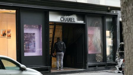 Braquage chez Chanel : quatre suspects ont enfoncé une vitrine à la voiture-bélier