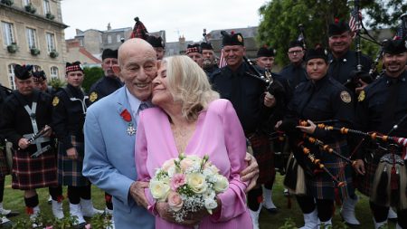 Harold, vétéran américain de 100 ans, et sa fiancée Jeanne se sont dit « oui » à Carentan