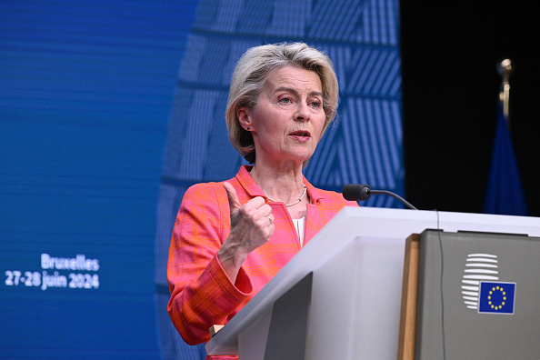 Les dirigeants de l'UE se sont entendus pour accorder un deuxième mandat à Ursula von der Leyen à la tête de la Commission. (JOHN THYS/AFP via Getty Images)