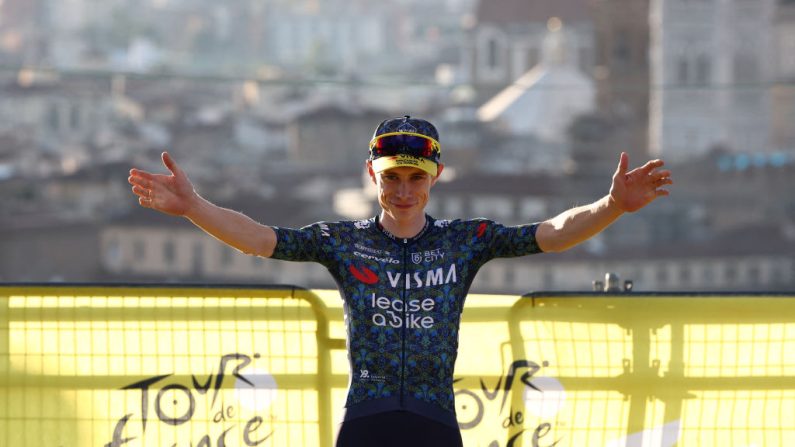 Être sur le Tour de France est "une victoire en soi" et "le reste ne sera que du bonus", a déclaré jeudi Jonas Vingegaard, double vainqueur sortant qui fait son retour à la compétition après un grave accident en avril. (Photo : ANNE-CHRISTINE POUJOULAT/AFP via Getty Images)