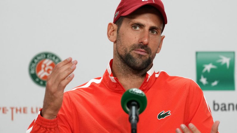 "J'ai joué avec tout mon coeur et j'ai tout donné": Novak Djokovic a ainsi commenté son forfait à Roland-Garros, annoncé mardi au lendemain d'un huitième de finale dantesque au cours duquel il s'est blessé au genou droit. (Photo : DIMITAR DILKOFF/AFP via Getty Images)