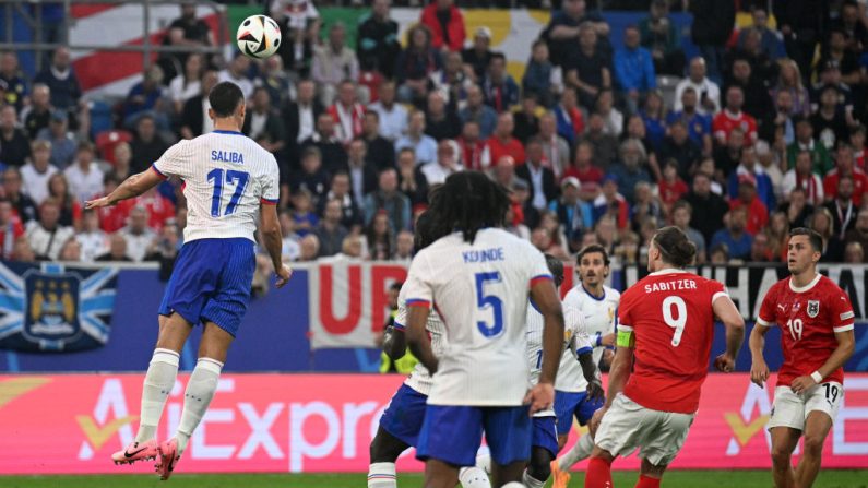 "On est lancé" a dit William Saliba après la victoire contre l'Autriche (1-0) pour son premier match à l'Euro-2024, lundi à Düsseldorf. (Photo : PATRICIA DE MELO MOREIRA/AFP via Getty Images)