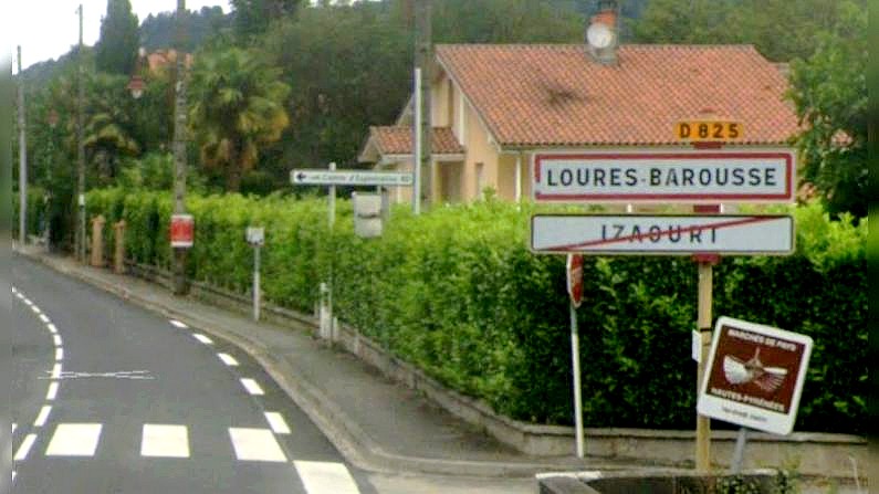 Ce 10 juin 2024 à Loures-Barousse (Hautes-Pyrénées), une jeune femme de 29 ans retrouvée morte dans son lit, son fils de 2 ans à ses côtés. (Capture d’écran Google Maps)