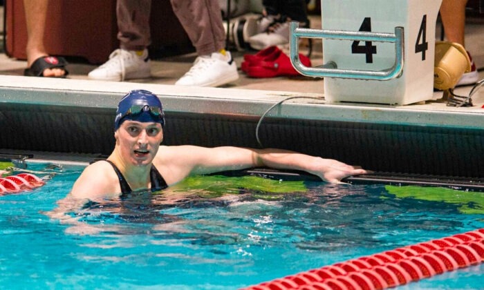 Lia Thomas, nageuse de l'Université de Pennsylvanie, après avoir remporté le 200 yards nage libre lors des Championnats féminins de natation et de plongeon de l'Ivy League 2022 à la piscine Blodgett de Cambridge, Massachusetts, le 18 février 2022. (Kathryn Riley/Getty Images)