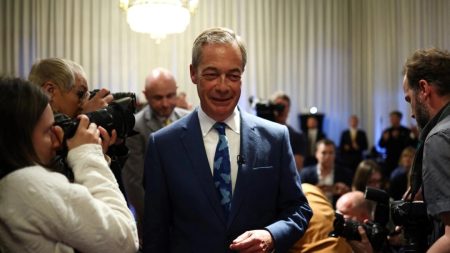Royaume-Uni : Nigel Farage, le champion du Brexit, en course pour les élections