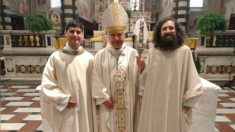 « Le début d’un nouveau chemin »: un ancien policier et un ancien guitariste punk ordonnés prêtre en Italie