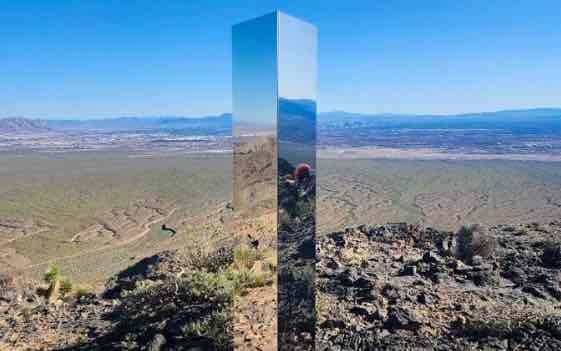 « Regardez ça ! » : un mystérieux monolithe apparaît en plein désert au Nevada