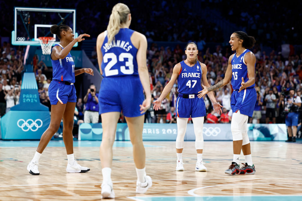 Basket : les Bleues dominante en défense, inspirée en attaque, contre le Canada