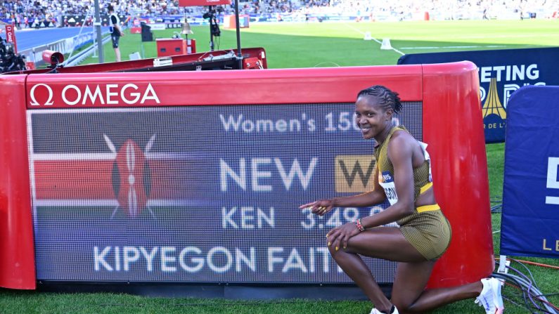 Faith Kipyegon, double championne olympique et double championne du monde en titre du 1.500 m, a amélioré de sept centièmes son record du monde de la spécialité en 3 min 49 sec 04, dimanche au meeting de Ligue de diamant de Paris. (Photo : Aurelien Meunier/Getty Images)