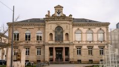 Alsace : menacé et traité de « collabo » par cinq colleurs d’affiche, un maire LR porte plainte