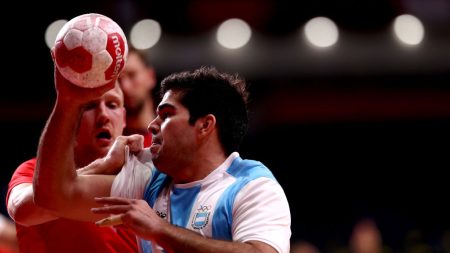 JO 2024 : un handballeur argentin demande une hockeyeuse en mariage à Paris devant toute la délégation