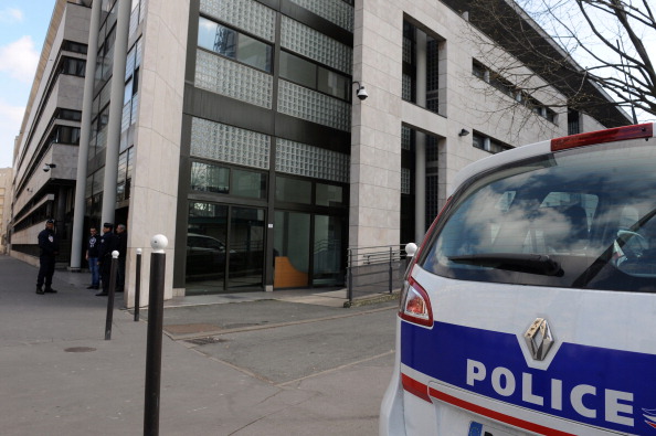 L'entrée du lycée juif  Yabné à Paris. (Photo MEHDI FEDOUACH/AFP via Getty Images)