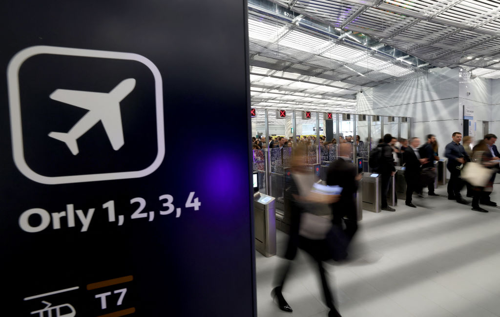 Aéroports parisiens : le préavis de grève est levé après un accord sur une prime JO