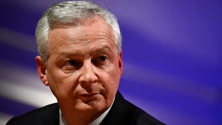 Bruno Le Maire met en garde contre un risque de « crise financière » et de « déclin économique »